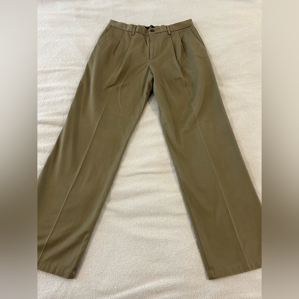 Dockers Signature Khaki Classic Fit D3 33x32 Olive Pants